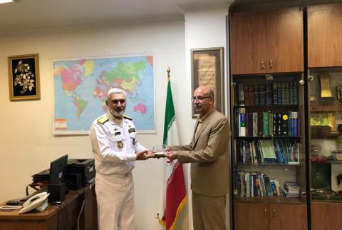 العميد البحري رستگاري في لقاء مع رئيس منظمة مصايد الأسماك